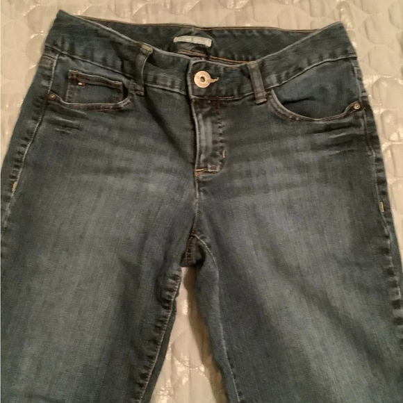TOMMY HILFIGER~ BOOT CUT JEANS~NICE WEIGHT~SIZE 8 - Picture 2 of 3